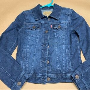 Nice Levi’s Jean Jacket. Not much wear. But no tags.